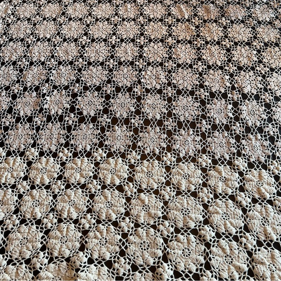 Vintage Handmade Cream Crochet Rectangle Floral Table Cloth - Picture 5 of 8